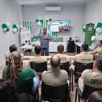 Funcionários da UniVita Pet participam de palestra sobre Primeiros Socorros e Defesa Civil durante a SIPAT